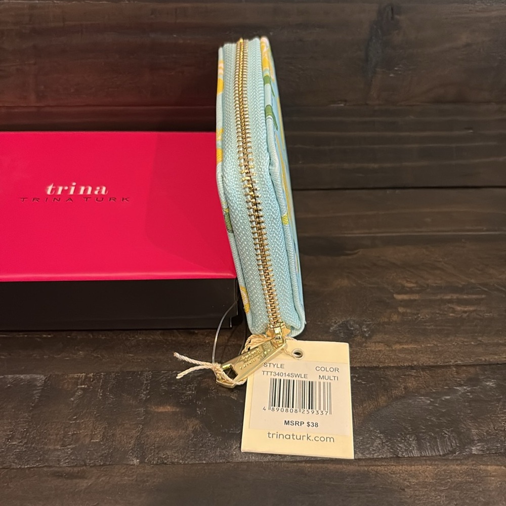Trina Turk Zip Around Cardholder with Gift Box NWT - Picture 2 of 3